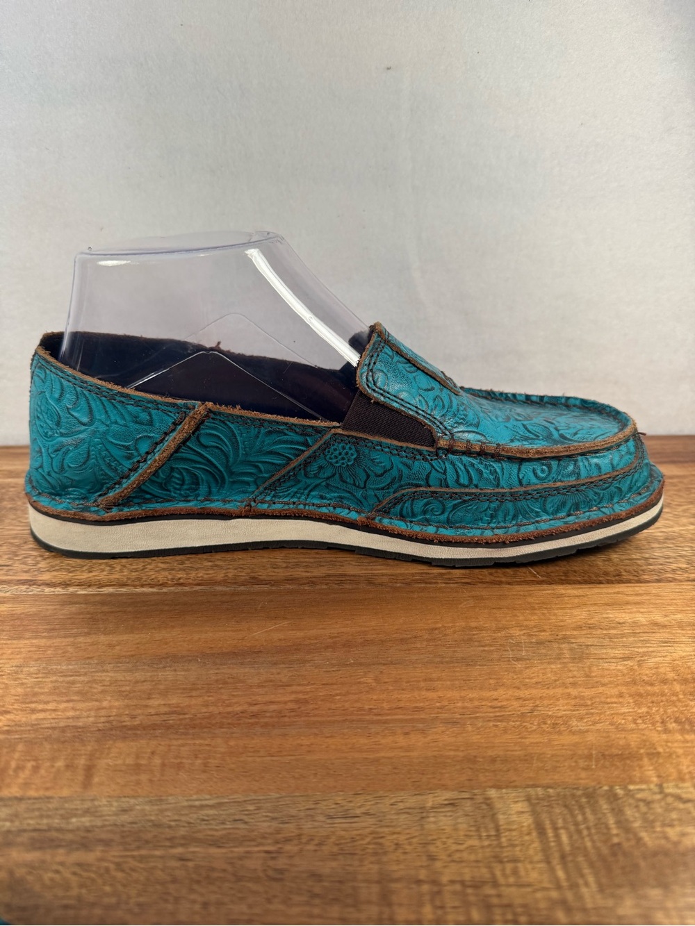 Ariat Brushed Turquoise Embossed Leather Floral Cruiser Slip-on Shoes Sz 7 NWOT - Picture 4 of 11